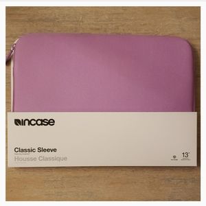 Incase Classic Sleeve Featuring Ariaprene